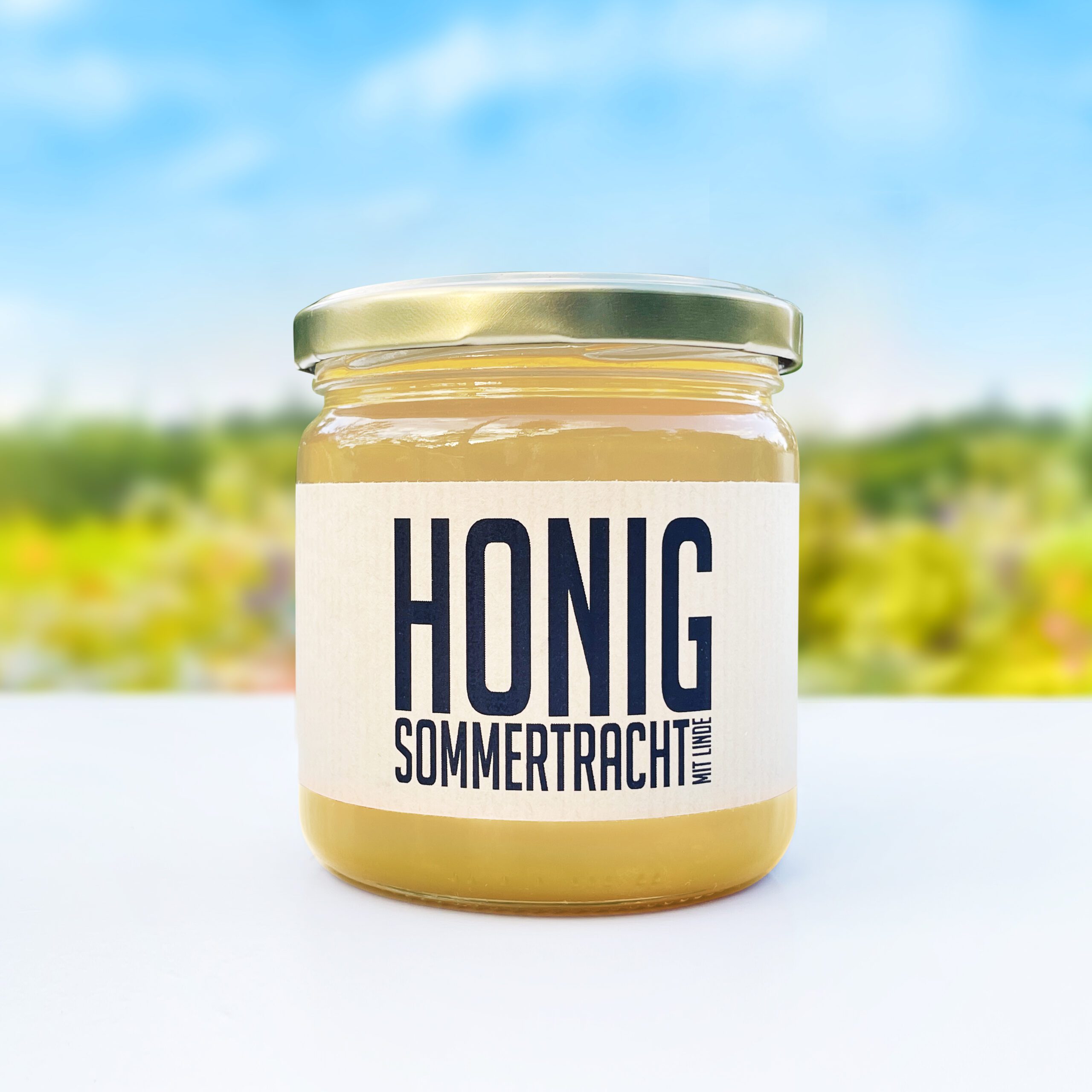 Sommertracht mit Linde (cremig)