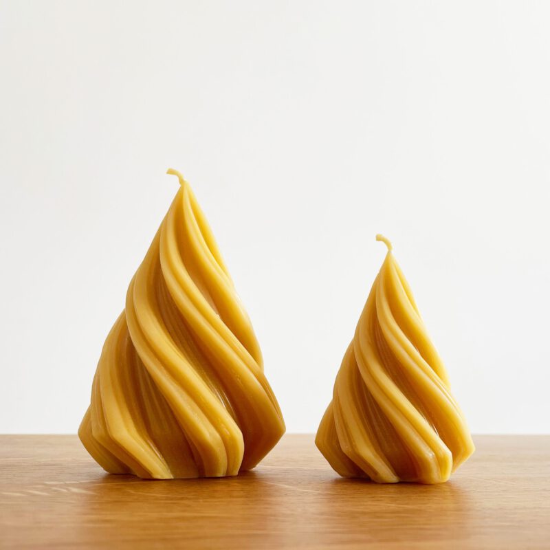 Christbaum-Kerze aus Bienenwachs